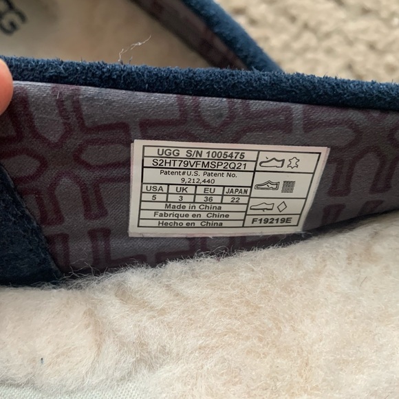 Ugg Lizzy Moccasin - Picture 8 of 10